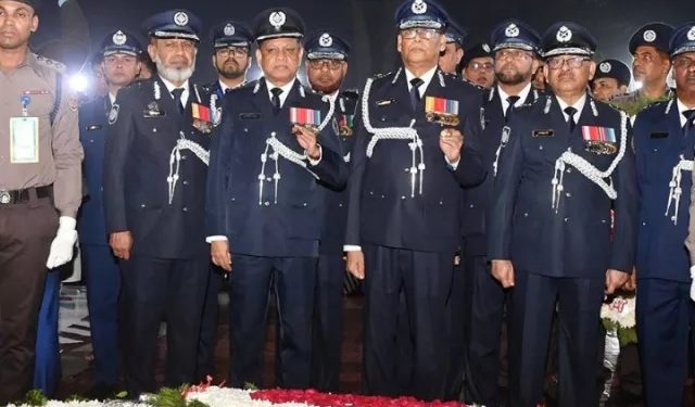 ভাষা শহীদদের প্রতি আইজিপির শ্রদ্ধা