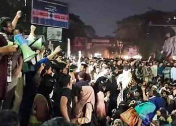 রাজধানীর শাহবাগ অবরোধ, যানচলাচল বন্ধ