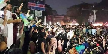 রাজধানীর শাহবাগ অবরোধ, যানচলাচল বন্ধ