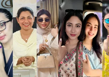 ভোট দিয়ে আঙুলের অমোচনীয় কালি দেখালেন নায়িকারা