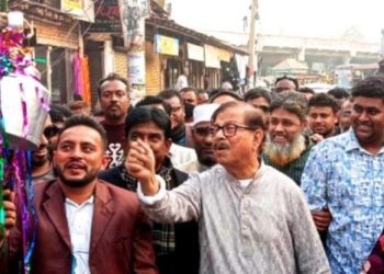 ঢাকা-১৮ আসন থেকে সরে দাঁড়ালেন মান্না