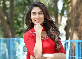 সমালোচনার মাঝে মুখ খুললেন মেহজাবীন চৌধুরী