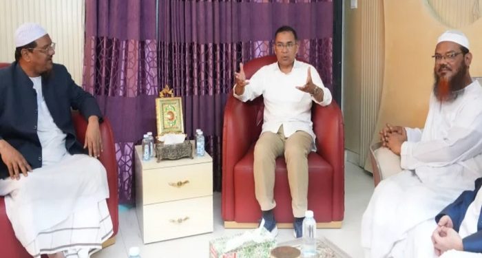 চরমোনাই পীরের বাসায় তারেক রহমান