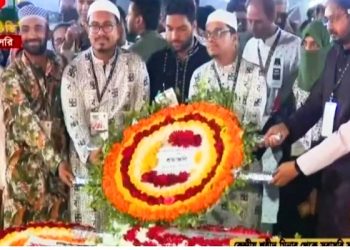 শহীদ মিনারে সাদিক কায়েম-ফরহাদদের শ্রদ্ধা, ফেসবুক পোস্টে সর্ব মিত্র চাকমার ক্ষোভ