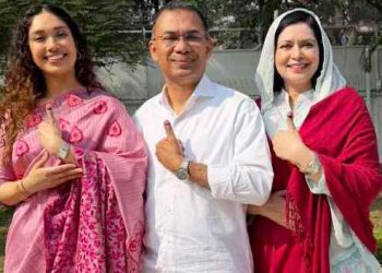 ভোট দিয়ে স্ত্রী ও মেয়েকে নিয়ে ফেসবুকে ছবি শেয়ার করলেন তারেক রহমান