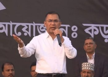 খুলনায় সমাবেশ মঞ্চে তারেক রহমান