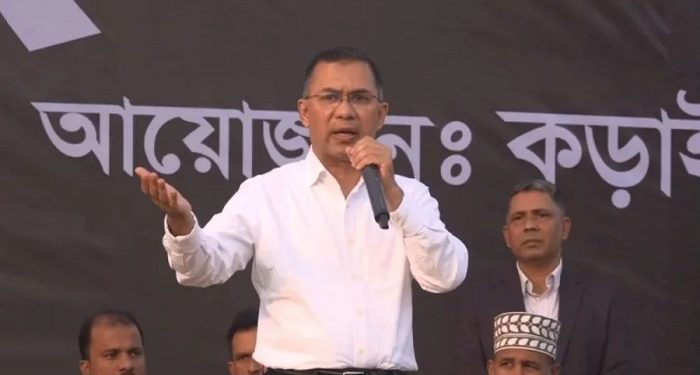 খুলনায় সমাবেশ মঞ্চে তারেক রহমান