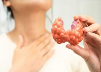 থাইরয়েডের সমস্যায় শরীর যেসব সংকেত দেয়