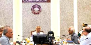 শেষ বেলায় বিদেশিদের সঙ্গে বড় বড় চুক্তি, সরকারের তড়িঘড়ি সিদ্ধান্ত নিয়ে প্রশ্ন