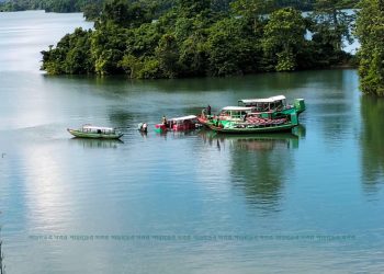তেল সংকটে কাপ্তাই হ্রদে নৌযান চলাচল বন্ধের শঙ্কা