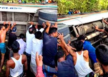 এবার পঞ্চগড়ে ৪০ যাত্রী নিয়ে উল্টে গেল বাস