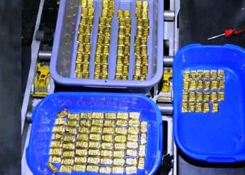 বিমানের টয়লেটে মিলল ১৫৩ সোনার বার