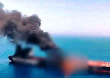 ২ তেলবাহী ট্যাংকারে হামলা