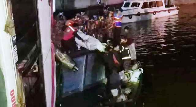 একের পর এক মরদেহ উদ্ধার, পরিচয় মিলল ২৩ জনের