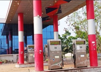 নড়াইলের সব পাম্প বন্ধ ঘোষণা