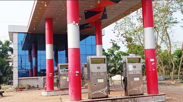 নড়াইলের সব পাম্প বন্ধ ঘোষণা