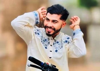 শহীদ মিনারে ছুরিকাঘাত ও গুলিতে তরুণ নিহত