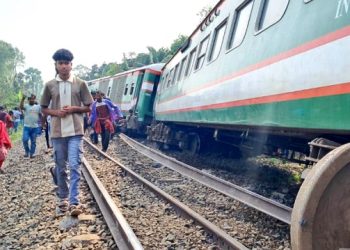 নীলসাগর এক্সপ্রেসের ৯ বগি লাইনচ্যুত