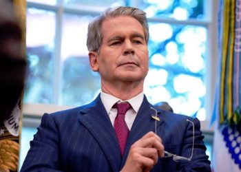 ইরানে আজ সবচেয়ে ‘বড় বোমা’ বিস্ফোরণ হবে: মার্কিন অর্থমন্ত্রীর পূর্বাভাস