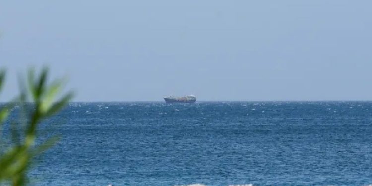 হরমুজ নিয়ে যুক্তরাষ্ট্রের নতুন দাবি, নাকোচ করল ইরান