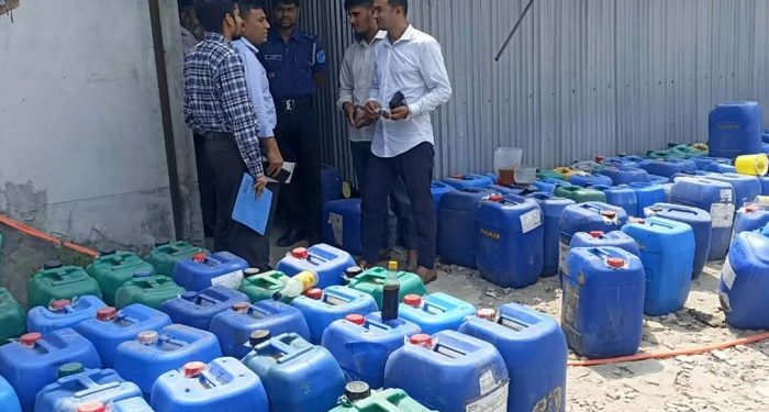 ঢাকার কেরানীগঞ্জে ১ লাখ কেজি ভেজাল মধু জব্দ