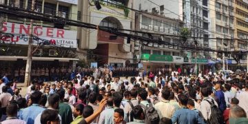 চাকরি পুনর্বহাল চেয়ে ৬ ইসলামী ব্যাংকের সাবেক কর্মীদের অবস্থান