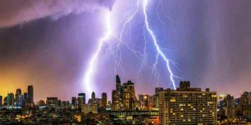 বজ্রপাতের সময় করণীয় জানুন