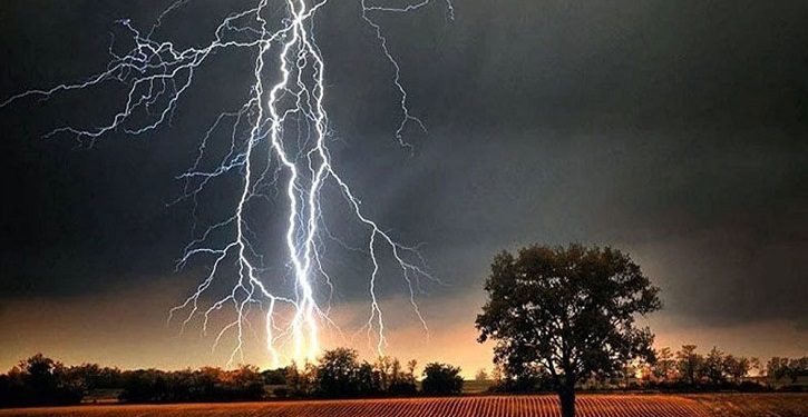 বজ্রপাতে ১২ জনের মৃত্যু