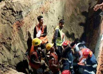 চট্টগ্রামে মাটি খননের সময় ভয়াবহ ধস, নিহত ২