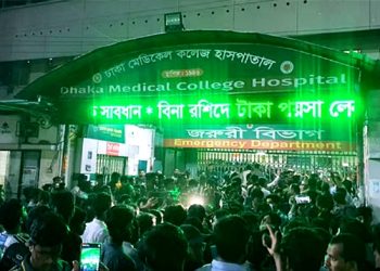 ঢাবি শিক্ষার্থী ও ঢামেক চিকিৎসকদের সংঘর্ষ, জরুরি বিভাগ বন্ধ