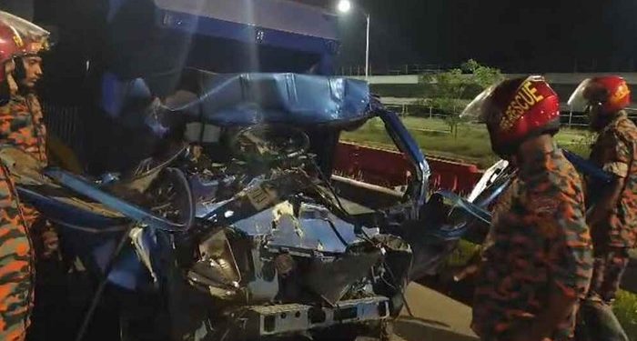 এক্সপ্রেসওয়েতে দুর্ঘটনায় একই পরিবারের ৩ জন আহত