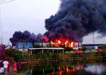কেরানীগঞ্জের গ্যাসলাইট কারখানায় আগুনে নিহত ৫
