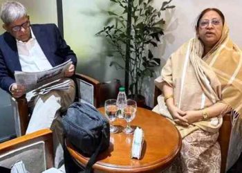 চিকিৎসার জন্য সস্ত্রীক সিঙ্গাপুর গেলেন মির্জা ফখরুল
