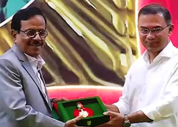 স্বাধীনতা পুরস্কারপ্রাপ্তদের হাতে পদক তুলে দিলেন প্রধানমন্ত্রী