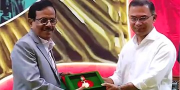 স্বাধীনতা পুরস্কারপ্রাপ্তদের হাতে পদক তুলে দিলেন প্রধানমন্ত্রী