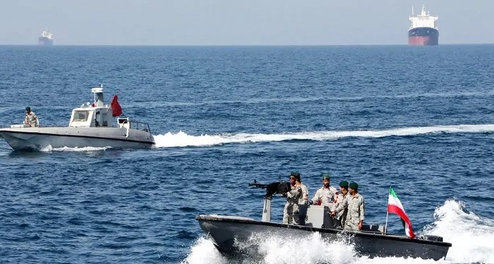 যুক্তরাষ্ট্র অবরোধ না তোলা পর্যন্ত হরমুজ বন্ধ থাকবে