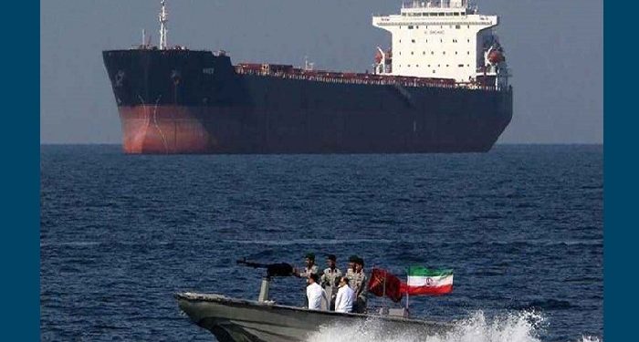 হরমুজ প্রণালিতে আটকে আছেন ২ হাজার ৪০০ নাবিক