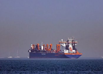 হরমুজ পার হওয়ার চেষ্টা করা একাধিক জাহাজে গুলি