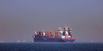 হরমুজ পার হওয়ার চেষ্টা করা একাধিক জাহাজে গুলি