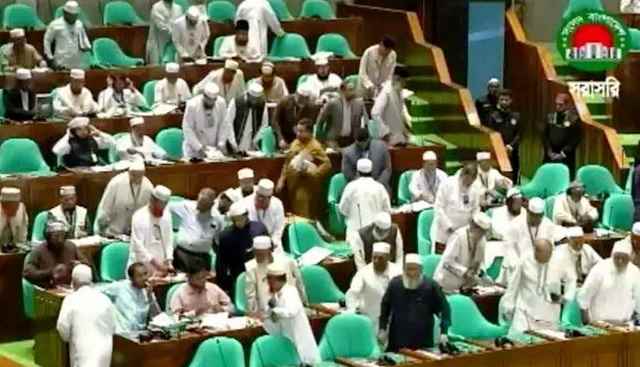 সংসদ থেকে বিরোধী দলের ওয়াকআউট