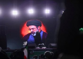 অজ্ঞান হয়ে পড়ে আছেন মোজতবা খামেনি