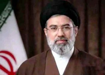 সামরিক বাহিনীকে হামলা বন্ধের নির্দেশ মোজতবা খামেনির