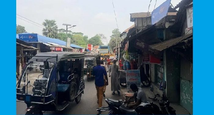 মাদারীপুরে ৬ স্বর্ণের দোকান লুট