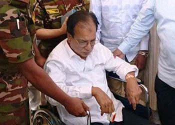 এভারকেয়ার হাসপাতালে ভর্তি ত্রাণমন্ত্রী