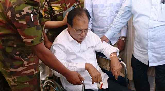 এভারকেয়ার হাসপাতালে ভর্তি ত্রাণমন্ত্রী