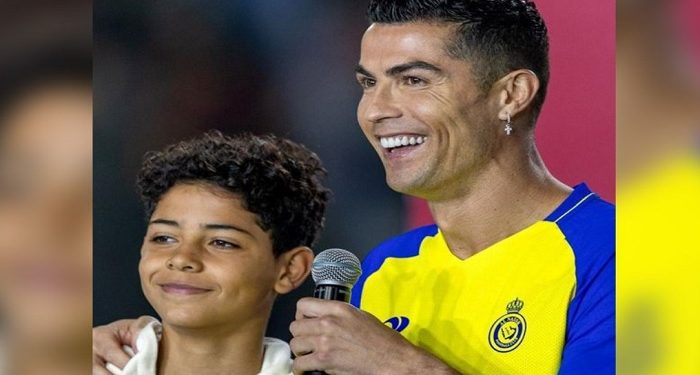 বাবা-ছেলেকে দেখা যেতে পারে একই দলে