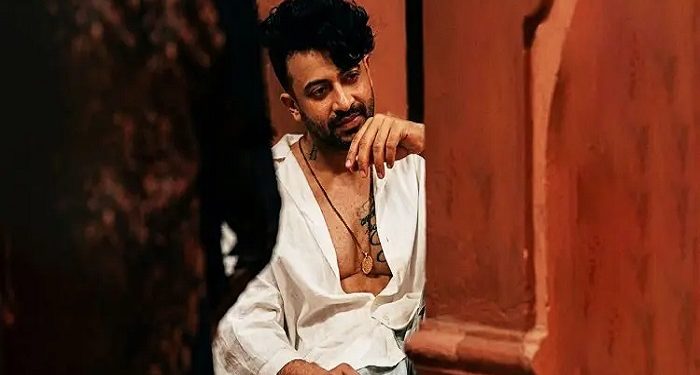 শাকিবের রকস্টারে ১০ গান করেছেন ১ গায়ক