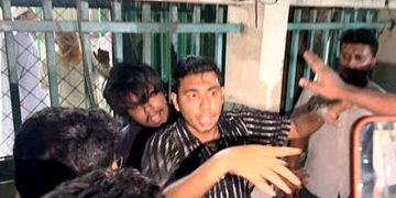 শাহবাগে ছাত্রদল-শিবির মুখোমুখি, মুসাদ্দিকের ওপর হামলা