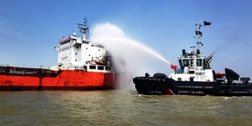 বঙ্গোপসাগরের বহির্নোঙ্গরে তেলবাহী জাহাজে আগুন