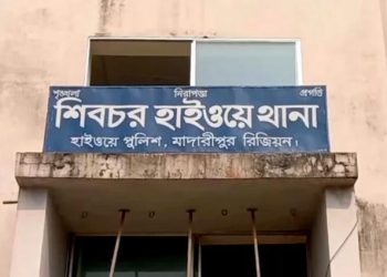 ভাঙ্গা এক্সপ্রেসওয়েতে বাসচাপায় বাবা-ছেলে নিহত